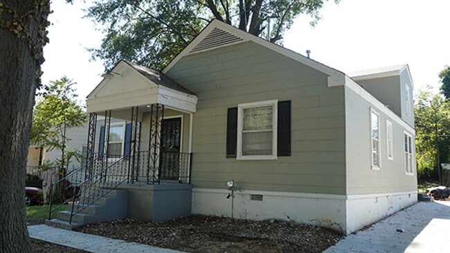 property at 1401 Alamo St