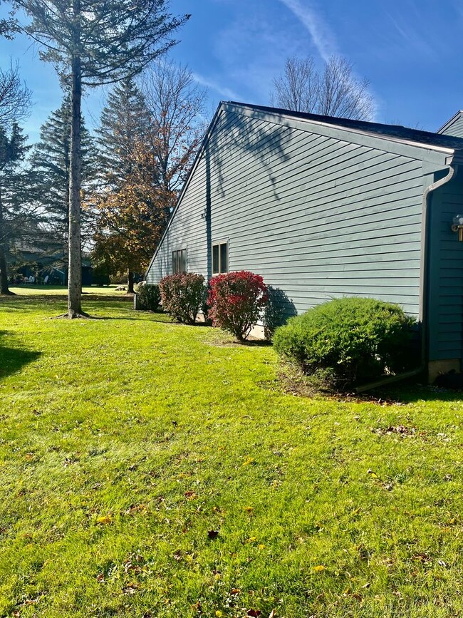 8168 Verbeck Dr in Manlius, NY - Building Photo - Building Photo