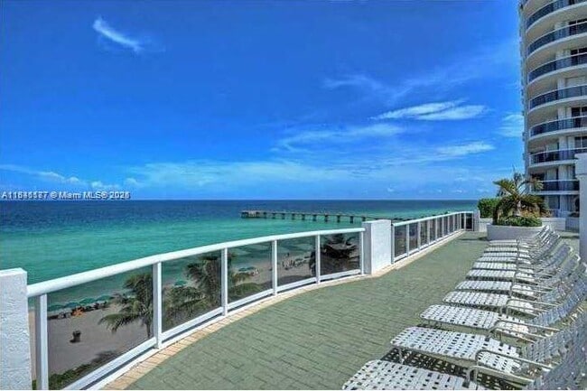 16711 Collins Ave in North Miami Beach, FL - Building Photo - Building Photo