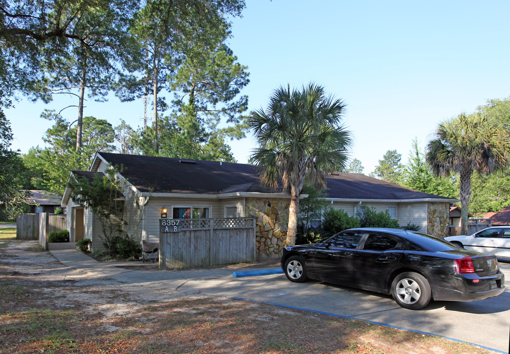 8357 Country Walk Dr in Pensacola, FL - Building Photo