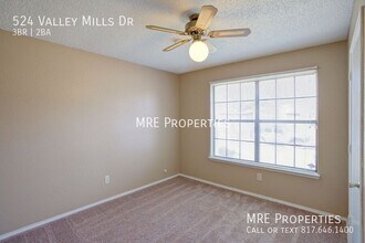 524 Valley Mills Dr in Arlington, TX - Building Photo - Building Photo