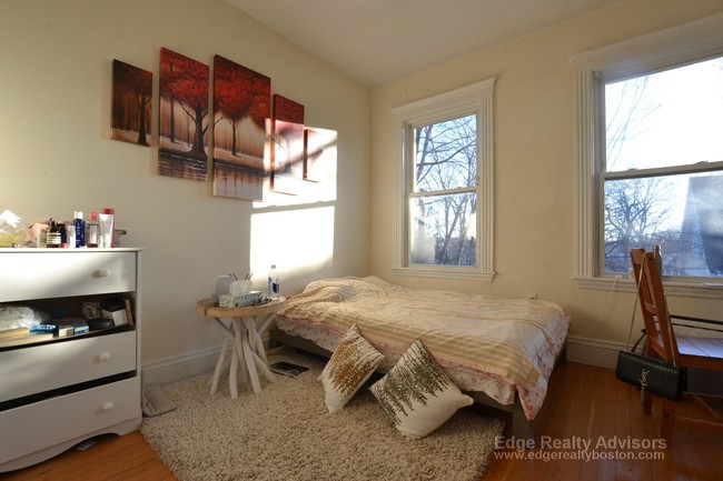 35 Wallingford Rd, Unit 2 in Boston, MA - Building Photo - Building Photo