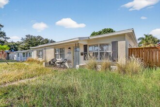 541 40th Ave NE in St. Petersburg, FL - Building Photo - Building Photo