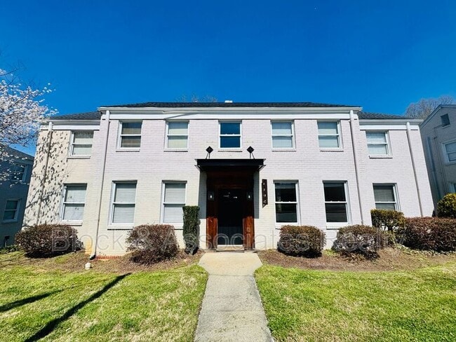 1108 W Friendly Ave in Greensboro, NC - Building Photo - Building Photo