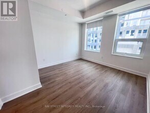 3240 William Coltson Ave in Oakville, ON - Building Photo - Building Photo