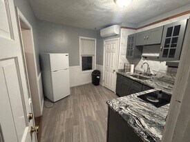 666 Waverly St, Unit 1 in Framingham, MA - Building Photo