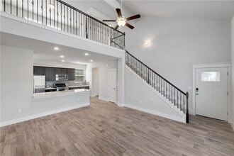 10503 Larue Pass in Austin, TX - Foto de edificio - Building Photo