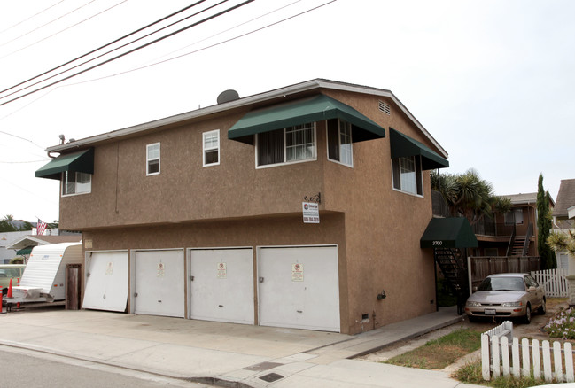 3700 E 4th St in Long Beach, CA - Building Photo - Building Photo