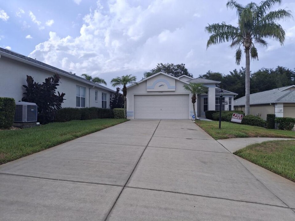 11347 Hollander Ave in Hudson, FL - Foto de edificio