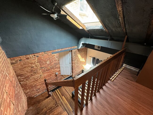 1419 Bank St, Unit #2 Loft Vaulted Ceiling
