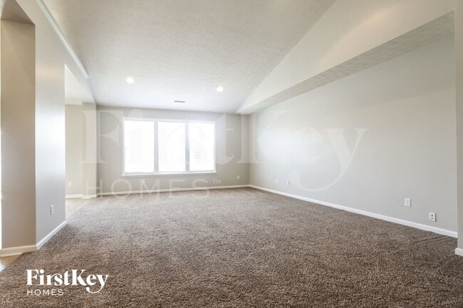 1424 Tuscany Dr in Greenwood, IN - Foto de edificio - Building Photo