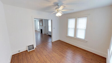 521 W Edwards St in Springfield, IL - Building Photo - Building Photo