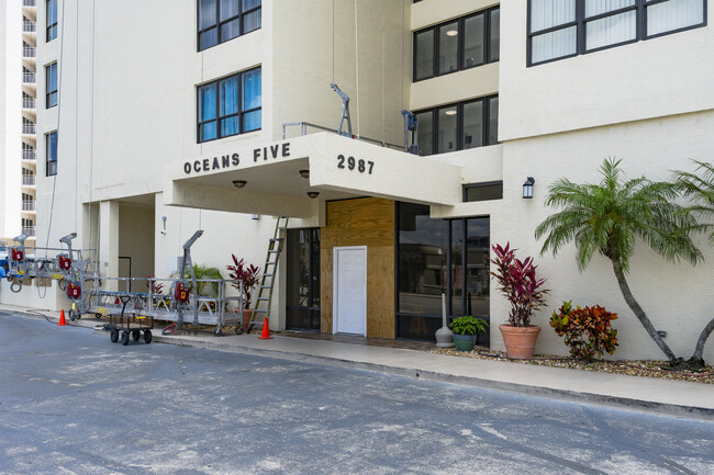 Oceans Five Condominium in Daytona Beach Shores, FL - Building Photo - Building Photo