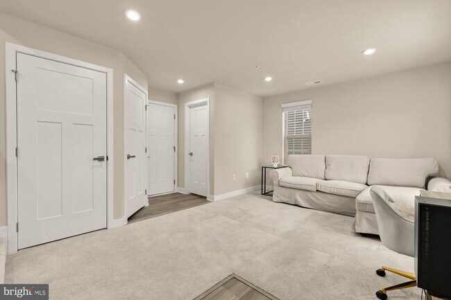 9639 Tall Oaks Rd in Montgomery Village, MD - Building Photo - Building Photo