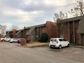 Willow Lake Townhomes in Fort Smith, AR - Building Photo - Other