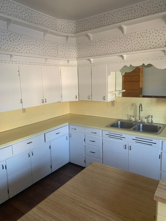 415 W 3rd St in Cedar Falls, IA - Building Photo - Building Photo