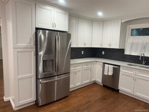 18 Juniper Rd in Port Washington, NY - Building Photo - Building Photo