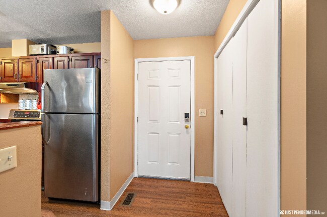 3030 Denali St in Anchorage, AK - Foto de edificio - Building Photo