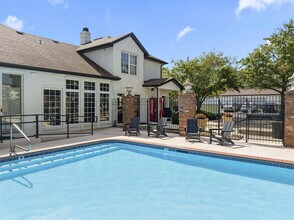 The Louis in Overland Park, KS - Building Photo - Building Photo