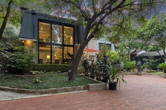 2934 Maple Springs Blvd in Dallas, TX - Building Photo - Building Photo