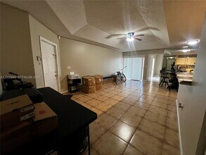 9312 NW 54th St in Sunrise, FL - Building Photo - Building Photo