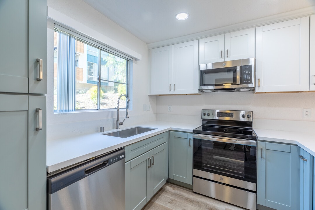 Trolley Palm in La Mesa, CA - Building Photo