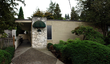 Dravus Court in Seattle, WA - Building Photo - Building Photo