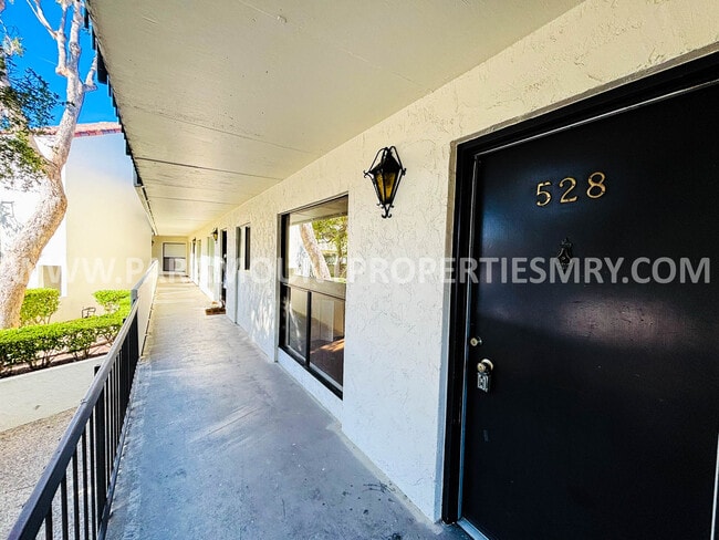 500 Glenwood Cir in Monterey, CA - Building Photo - Building Photo