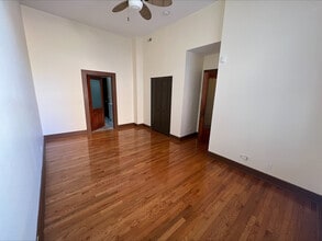 26 E Downer Pl in Aurora, IL - Building Photo - Building Photo