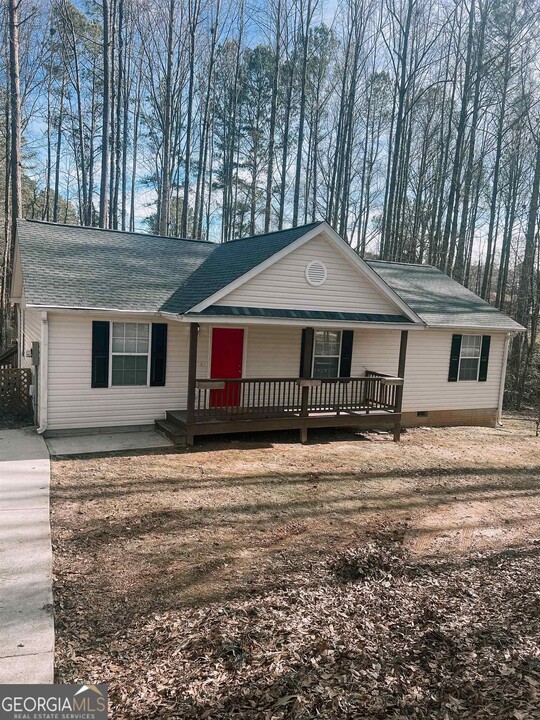 48 Lynhaven Dr in Newnan, GA - Foto de edificio