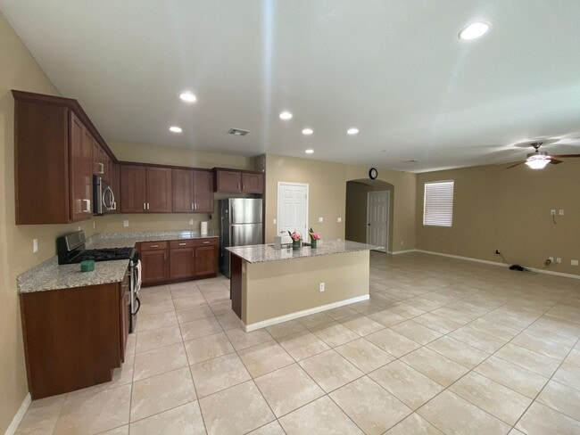 5220 Mountain Garland Ln in North Las Vegas, NV - Building Photo - Building Photo