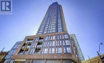 159 Wellesley St E in Toronto, ON - Building Photo