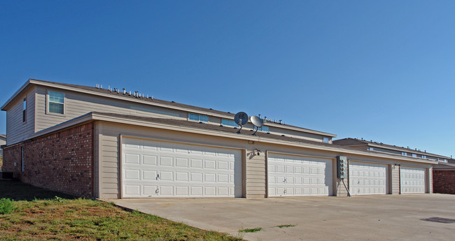 5846 7th St in Lubbock, TX - Foto de edificio - Building Photo