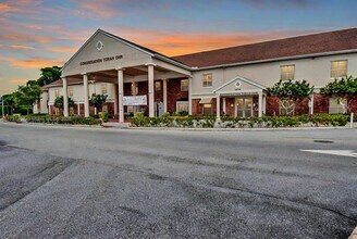 147 Brighton D in Boca Raton, FL - Foto de edificio - Building Photo