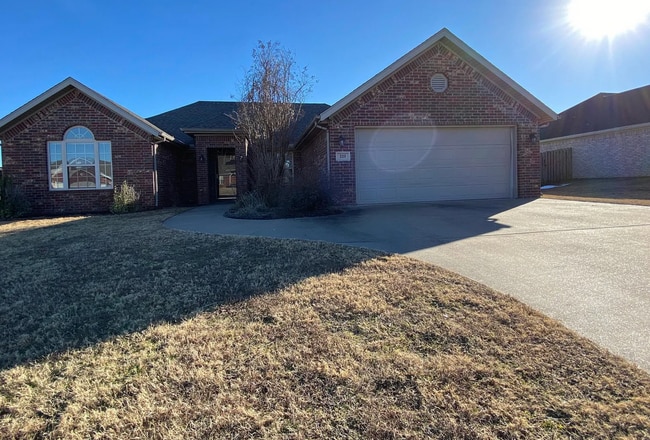 320 Beasley Dr in Centerton, AR - Building Photo - Building Photo