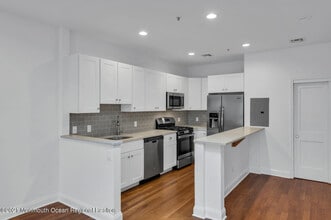 24 Broad St in Red Bank, NJ - Building Photo - Building Photo