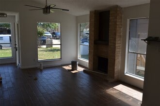6343 Glenhagen Dr in Houston, TX - Building Photo - Building Photo