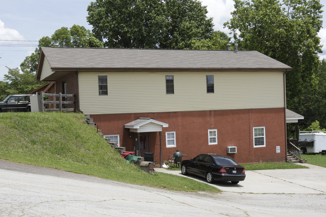 494 Grove St N in Dahlonega, GA - Foto de edificio - Building Photo