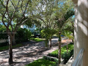 573 Satinwood Dr in Key Biscayne, FL - Building Photo - Building Photo