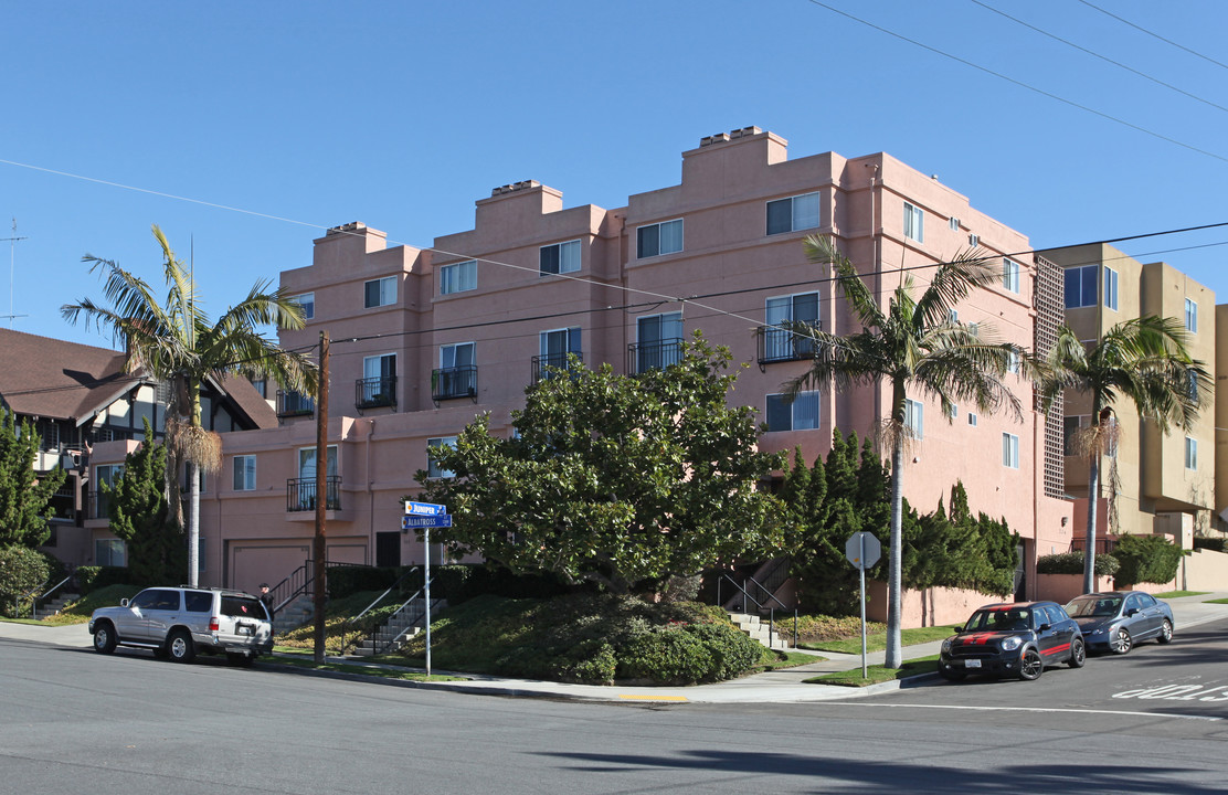 Juniper in San Diego, CA - Building Photo