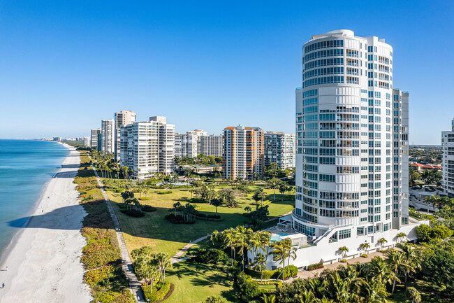 Regent Condominiums in Naples, FL - Building Photo - Building Photo