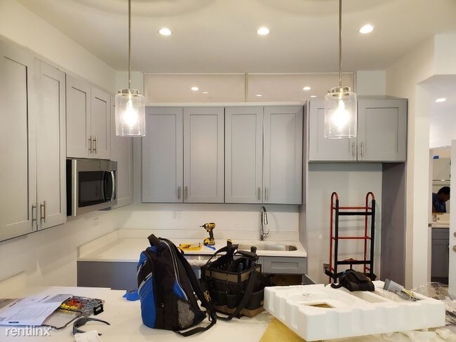 827 W Roscoe St-Unit -# 1n in Chicago, IL - Building Photo - Building Photo