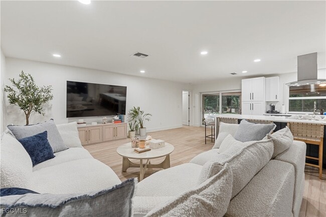 2412 La Salle Ave in Ft. Myers, FL - Building Photo - Building Photo