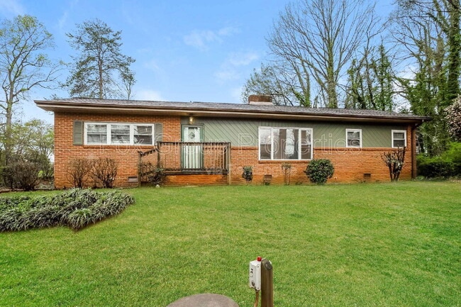 1102 Woods Dr in Statesville, NC - Building Photo - Building Photo