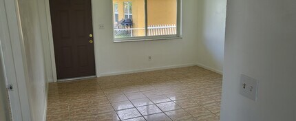 34 NW 7th Ave, Unit Apt. #2 in Dania Beach, FL - Building Photo - Building Photo