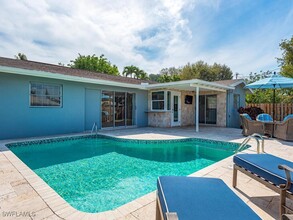1395 Morningside Dr in Naples, FL - Building Photo - Building Photo