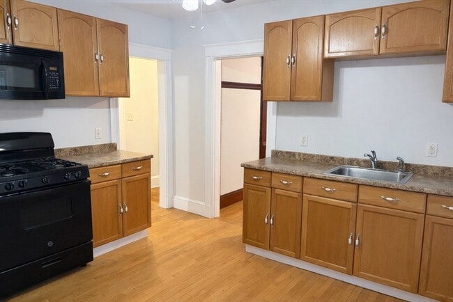 14 Walter St, Unit 1 in Boston, MA - Foto de edificio - Building Photo