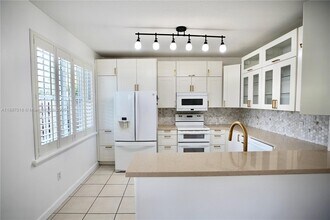 10181 NW 32nd Terrace in Doral, FL - Building Photo - Building Photo