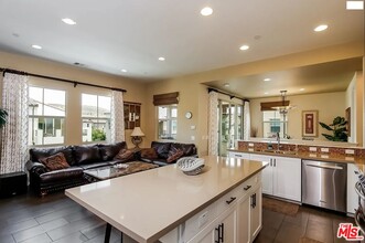 146 Borrego in Irvine, CA - Building Photo - Building Photo