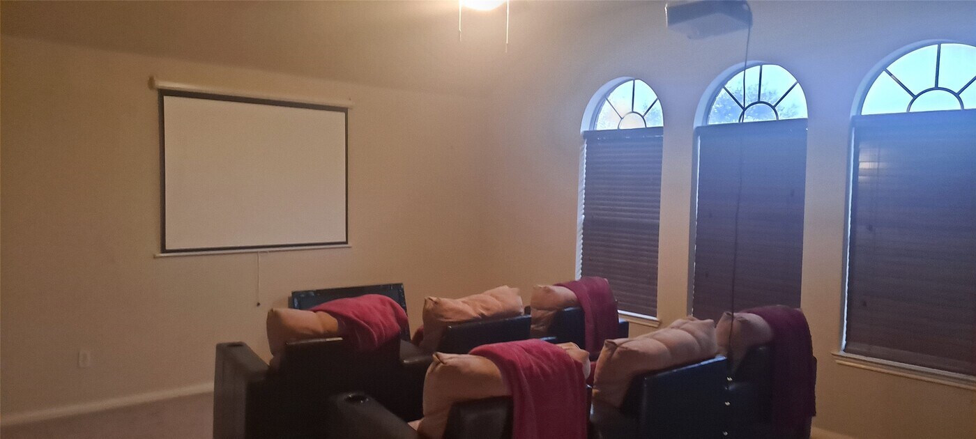 4519 Park Breeze Dr in Fresno, TX - Foto de edificio